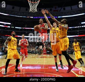 KEIN FILM, KEIN VIDEO, KEIN Fernsehen, KEIN DOKUMENTARFILM - Derrick Rose (1) der Chicago Bulls fährt in der zweiten Hälfte gegen die Cleveland Cavaliers im United Center in Chicago, IL, USA am 12. Februar 2015 zum Reifen. Die Bulls gewannen, 113-98. Foto von Chris Sweda/Chicago Tribune/TNS/ABACAPRESS.COM Stockfoto