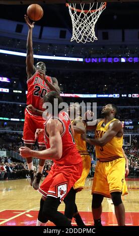 KEIN FILM, KEIN VIDEO, KEIN Fernsehen, KEIN DOKUMENTARFILM - Tony Snell (20) der Chicago Bulls punktet in der zweiten Halbzeit gegen die Cleveland Cavaliers im United Center in Chicago, IL, USA am 12. Februar 2015. Die Bulls gewannen, 113-98. Foto von Chris Sweda/Chicago Tribune/TNS/ABACAPRESS.COM Stockfoto