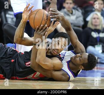 KEIN FILM, KEIN VIDEO, KEIN TV, KEIN DOKUMENTARFILM - Jerami Grant von Philadelphia 76ers kriegt mit dem Toronto Raptors-Wächter DeMar DeRozan im dritten Viertel des Wells Fargo Center in Philadelphia, PA, USA am 2. März 2015. Foto von Steven M. Falk/Philadelphia Daily News/TNS/ABACAPRESS.COM Stockfoto