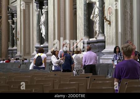 Roma, Rom, Italien Italien; Archbasilika des Heiligen Johannes Lateran, das Kirchenschiff; Lateranbasilika, Kirchenschiff; Bazylika św. Jana na Lateranie, nawa; 拉特朗圣若望大殿 Stockfoto