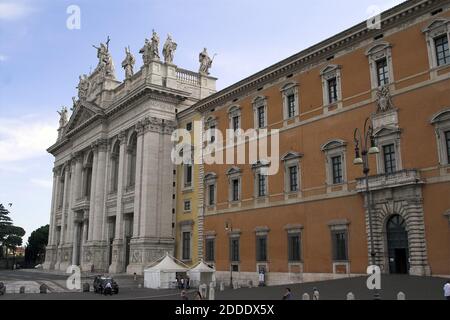 Roma, Rom, Italien, Italien; Archbasilika des Heiligen Johannes Lateran - Fassade; Lateranbasilika - Fassade; Bazylika św. Jana na Lateranie - fasada; 拉特朗圣若望大殿 Stockfoto