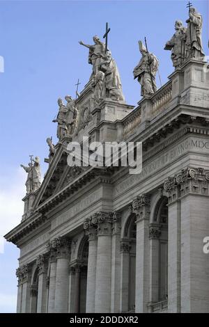 Roma, Rom, Italien, Italien; Archbasilika des Heiligen Johannes Lateran - Fassade; Lateranbasilika - Fassade; Bazylika św. Jana na Lateranie - fasada; 拉特朗圣若望大殿 Stockfoto