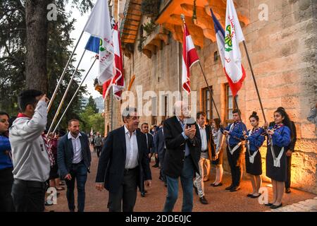 Drusenführer Walid Jumblatt (Mitte) empfängt am 30. Juli 2018 den ehemaligen französischen Präsidenten Nicolas Sarkozy in Mukhtara, südöstlich von Beirut, Libanon. Foto von Ammar Abd Rabbo/ABACAPRESS.COM Stockfoto