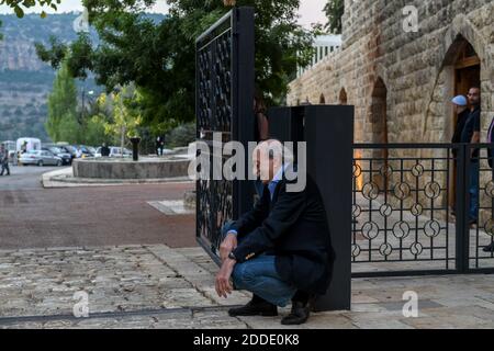 Drusenführer Walid Jumblatt sah, wie er am 30. Juli 2018 in Mukhtara, südöstlich von Beirut, Libanon, auf den ehemaligen französischen Präsidenten Nicolas Sarkozy wartete. Foto von Ammar Abd Rabbo/ABACAPRESS.COM Stockfoto