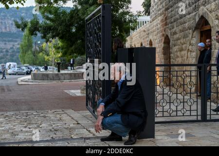 Drusenführer Walid Jumblatt sah, wie er am 30. Juli 2018 in Mukhtara, südöstlich von Beirut, Libanon, auf den ehemaligen französischen Präsidenten Nicolas Sarkozy wartete. Foto von Ammar Abd Rabbo/ABACAPRESS.COM Stockfoto