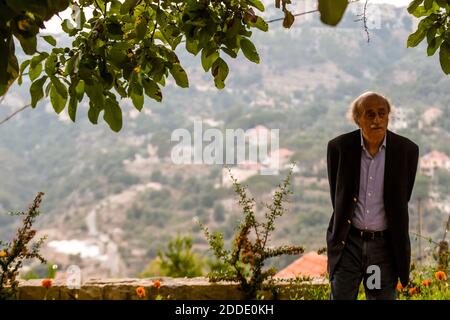 Drusenführer Walid Jumblatt sah, wie er am 30. Juli 2018 in Mukhtara, südöstlich von Beirut, Libanon, auf den ehemaligen französischen Präsidenten Nicolas Sarkozy wartete. Foto von Ammar Abd Rabbo/ABACAPRESS.COM Stockfoto