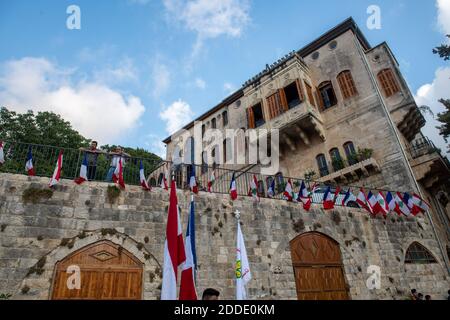 Al Mukhtara Palast, Residenz des Drusenführers Walid Jumblatt mit französischen Farben, wie er den ehemaligen französischen Präsidenten Nicolas Sarkozy empfängt, in Mukhtara, südöstlich von Beirut, Libanon, am 30. Juli 2018. Foto von Ammar Abd Rabbo/ABACAPRESS.COM Stockfoto