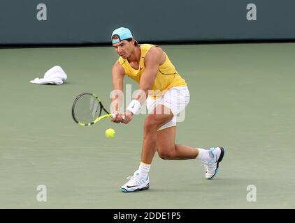 KEIN FILM, KEIN VIDEO, KEIN Fernsehen, KEINE DOKUMENTATION - Rafael Nadal kehrt während eines Trainings beim Miami Open Tennis Turnier 2016 in Key Biscayne, Miami, FL, USA am Dienstag, 22. März 2016 zurück. Foto von Pedro Portal/El Nuevo Herald/TNS/ABACAPRESS.COM Stockfoto