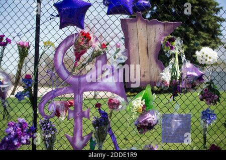 KEIN FILM, KEIN VIDEO, KEIN Fernsehen, KEIN DOKUMENTARFILM - das Tor vor Prince's Haus im Paisley Park am Freitag, 22. April 2016, in Chantassent nahe Minneapolis, MN, USA. Foto von Renee Jones Schneider/Minneapolis Star Tribune/TNS/ABACAPRESS.COM Stockfoto