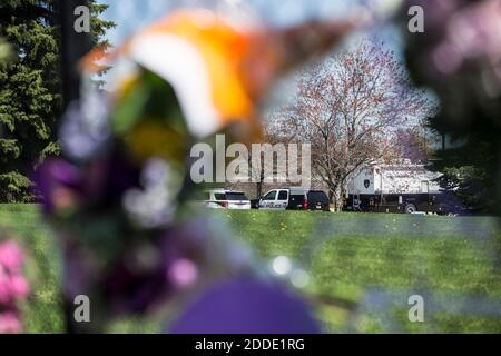 KEIN FILM, KEIN VIDEO, KEIN Fernsehen, KEIN DOKUMENTARFILM - Polizei vor Prince's Haus im Paisley Park am Freitag, 22. April 2016, in Chantassent in der Nähe von Minneapolis, MN, USA. Foto von Renee Jones Schneider/Minneapolis Star Tribune/TNS/ABACAPRESS.COM Stockfoto