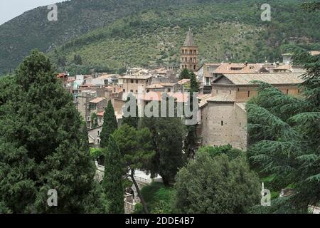 Tivoli, Italien, Italien; Villa d’Este; Blick auf das historische Zentrum, den Turm der Kathedrale Basilika. Blick auf das historische Zentrum, den Domturm Stockfoto