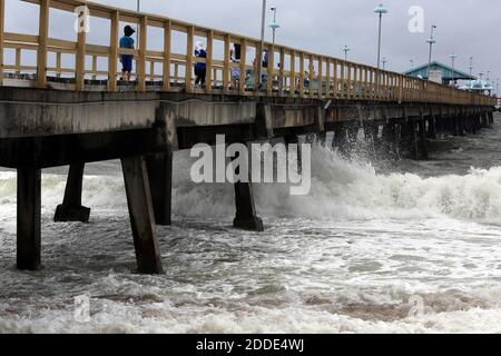 KEIN FILM, KEIN VIDEO, KEIN TV, KEIN DOKUMENTARFILM - Hurricane Matthew nähert sich am Donnerstag, 6. Oktober 2016 in Fort Lauderdale, FL, USA Foto von Amy Beth Bennett/Sun Sentinel/TNS/ABACAPRESS.COM Stockfoto