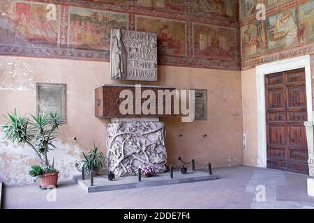 Roma, Rom, Basilica Papale di San Lorenzo fuori le mura; Sankt Laurentius vor den Mauern; Portico - Grab von Alcide De Gasperi Stockfoto