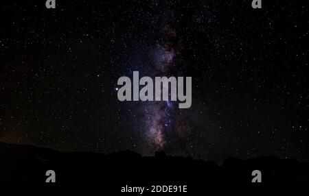 Milkway und Stern über dem Nationalpark El Teide, Teneriffa, Spanien Stockfoto