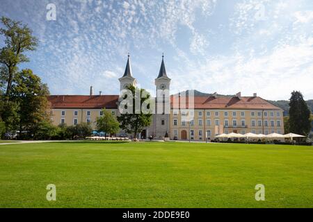 Deutschland, Bayern, Tegernsee, Rasen vor dem Schloss Tegernsee Stockfoto