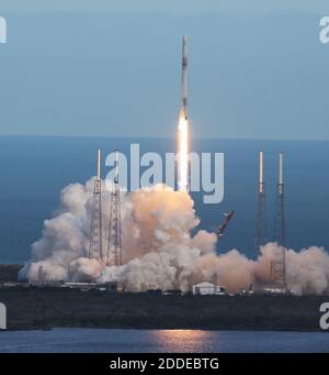 KEIN FILM, KEIN VIDEO, KEIN TV, KEINE DOKUMENTATION - EINE wiederverwendete SpaceX Falcon 9 Rakete explodiert ab 4:30 Uhr Montag, 2. April 2018 vom Launch Complex 40 in Cape Canaveral Air Force Station, Florida, mit Hilfsgütern, die von einer zuvor geflogenen Drachensonde an die Internationale Raumstation geliefert werden sollen. Foto von Red Huber/Orlando Sentinel/TNS/ABACAPRESS.COM Stockfoto