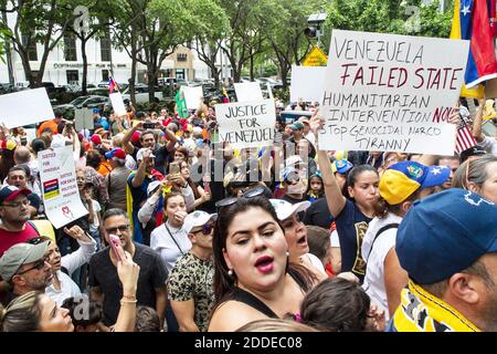 KEIN FILM, KEIN VIDEO, KEIN Fernsehen, KEIN DOKUMENTARFILM - Hunderte von venezolanischen Exilanten in Miami protestieren gegen die Präsidentschaftswahlen in Venezuela und vor allem gegen Nicolas Maduro am Sonntag, 20. Mai 2018 im venezolanischen Konsulat in Miami, FL, USA. Foto von C.M. Guerrero/Miami Herald/TNS/ABACAPRESS.COM Stockfoto