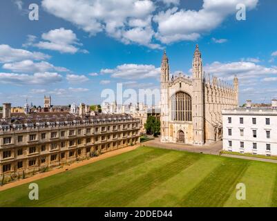 Luftdrohnenaufnahme des King's College Cambridge in England. King's College ist ein konstituierendes College der University of Cambridge. Stockfoto