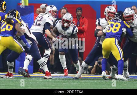 KEIN FILM, KEIN VIDEO, KEIN TV, KEIN DOKUMENTARFILM - New England Patriots Quarterback Tom Brady (12) läuft beim Super Bowl LIII im Mercedes-Benz Stadium in Atlanta am Sonntag, den 3. Februar 2019, im vierten Quartal gegen die Los Angeles Rams von Sony Michel (26) zurück. Die Patrioten gewannen, 13-3. Foto: Curtis Compton/Atlanta Journal-Constitution/TNS/ABACAPRESS.COM Stockfoto