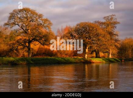 Malerisches Herbstlandschaftsfoto des Boyne-Tals Stockfoto