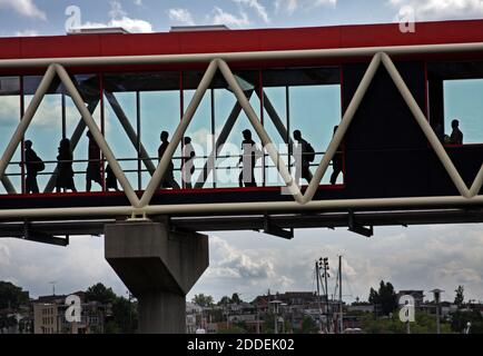 Erhöhter Gehweg in Baltimore, Maryland. Stockfoto