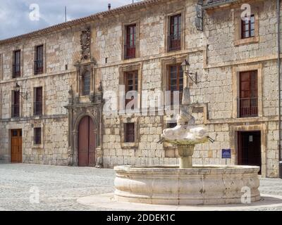 Die Abtei Santa Maria la Real de Las Huelgas ist ein Kloster der Zisterzienserinnen Burgos, Kastilien und Leon, Spanien Stockfoto