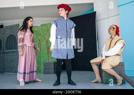 Miami Beach Florida, North Beach Bandshell, Community Shakespeare Theater Theater, Performance Student Studenten Schauspieler Schauspielfiguren spielen Drama Costu Stockfoto