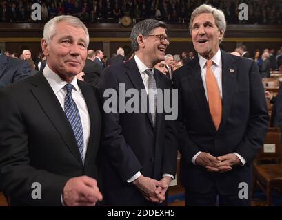 (L-R) US-Verteidigungsminister Chuck Hagel, US-Finanzminister Jack Lew und US-Außenminister John Kerry lachen vor der Rede von US-Präsident Barack Obama zur Lage der Union am 20. Januar 2015 im US-Kapitol in Washington, DC. Kredit: Mandel Ngan / Pool über CNP /MediaPunch Stockfoto