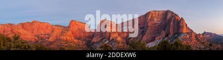 Panorama des Kolob Canyon mit einem Stauben von Schnee am Abend, Zion National Park, Utah Stockfoto