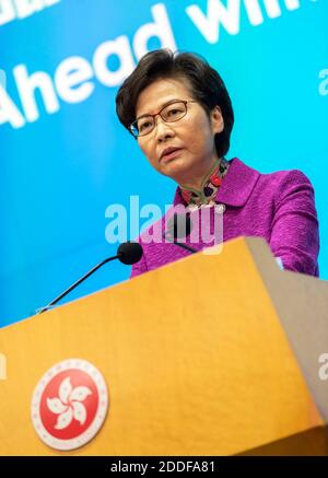 Hongkong, Hongkong, China. November 2020. Die Hongkonger Chefin CARRIE LAM bespricht bei einer Pressekonferenz in den Büros der Zentralregierung, Tamar, Hongkong, Details ihrer längst überfälligen "Ansprache des Chefs 2020".Quelle: Jayne Russell/ZUMA Wire/Alamy Live News Stockfoto