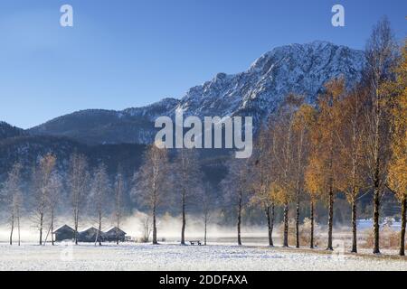 Geographie / Reisen, Deutschland, Bayern, Schlehdorf, Herzogstand (Gipfel) mit Kochelsee (Kochelsee) in t, Additional-Rights-Clearance-Info-not-available Stockfoto