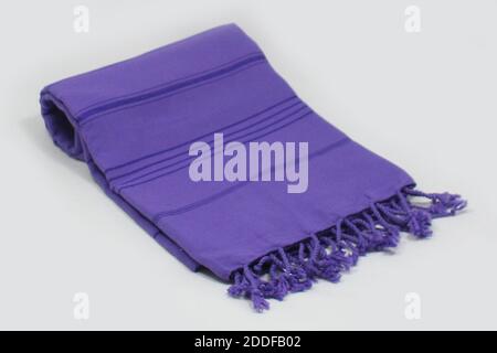 Peshtemal türkisches Bad Baumwolle Handtuch gefaltet Textil. Schöne helle Farben mit natürlichem Licht Hintergrund. Perfekter Online-Markt Digital Shop Verkäufe. Stockfoto