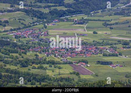 Geographie / Reisen, Deutschland, Bayern, Grossweil, Blick auf den Roetelstein nach Grossweil, Oberbayern, Additional-Rights-Clearance-Info-not-available Stockfoto