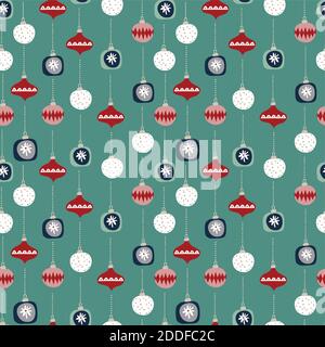 Weihnachtliche nahtlose Muster mit bunten Weihnachtsschmuck, Kugeln isoliert auf grünem Hintergrund. Set von dekorativen Kugeln. Handgezeichnete festliche Falt Stock Vektor