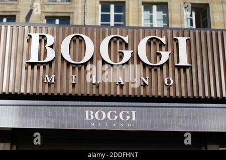 Bordeaux , Aquitaine / Frankreich - 11 08 2020 : boggi milano Logo und Text Zeichen Shop der italienischen Mode-Shop Marke für Herren Anzüge Stockfoto