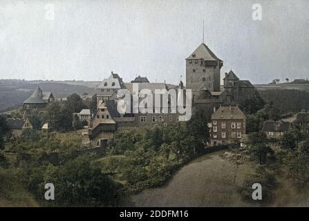 Blick Auf Schloss Burg Bei Solingen, Deutschland 1920er Jahre. Blick auf Schloss Burg Burg in der Nähe von Solingen in Deutschland der 1920er Jahre. Stockfoto