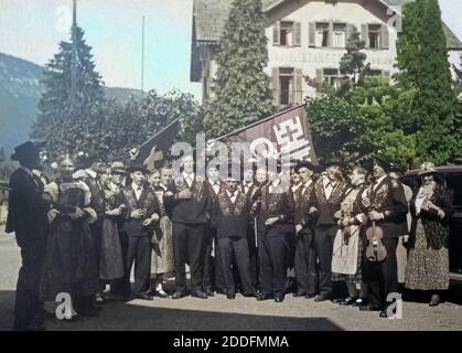 Sterben Sie Mitglieder des Jodlerklubs in Stans Im Kanton Nidwalden einrenken Ein Ständchen, Schweiz 1930er Jahre. Mitglieder der Stans Jodler Club in Stans im Kanton Nidwalden, Schweiz der 1930er Jahre. Stockfoto