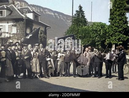 Sterben Sie Mitglieder des Jodlerklubs in Stans Im Kanton Nidwalden einrenken Ein Ständchen, Schweiz 1930er Jahre. Mitglieder der Stans Jodler Club in Stans im Kanton Nidwalden, Schweiz der 1930er Jahre. Stockfoto