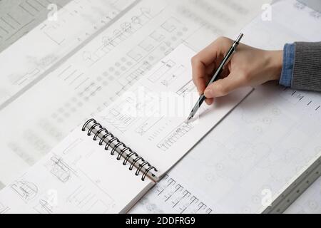 Architekt Hand Zeichnung Bauplan Skizze mit mechanischen Bleistift Stockfoto