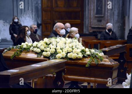 Mailand, Italien. November 2020. Beerdigung von Beppe Modenese in der Kirche Santa Maria della Passione in via Consevatorio (Mailand - 2020-11-25, Maurizio Maule) p.s. la foto e' utilizzabile nel rispetto del contesto in cui e' stata scattata, e senza intento diffamatorio del decoro delle persone rapresentate Kredit: Unabhängige Fotoagentur/Alamy Live News Stockfoto