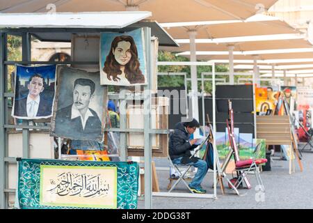 Santiago, Region Metropolitana, Chile - seit Jahren stellen lokale Künstler Stände auf der Straße an der Plaza de Armas auf. Stockfoto