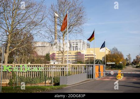 Kalkar, Deutschland. November 2020. Blick auf den Vergnügungspark Wunderland auf dem Gelände des ehemaligen Kernkraftwerks Kalkar. Hier soll am 28. Und 29.11.2020 mit rund 600 Delegierten die Bundesparteikonferenz der AfD stattfinden. Quelle: Marcel Kusch/dpa/Alamy Live News Stockfoto