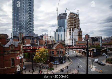 Blick von der Überführung am bahnhof deansgate, manchester Stockfoto