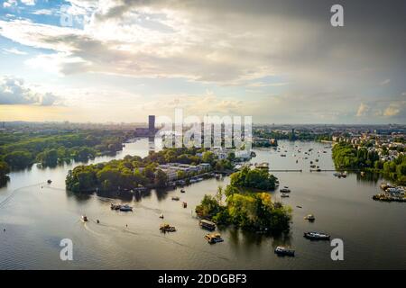 Luftaufnahme auf die Stadt berlin und den Fluss Spree Stockfoto