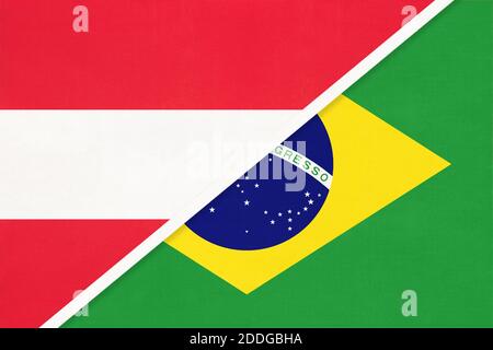 Österreich und Brasilien, Nationalflaggen aus Textil. Beziehung, Partnerschaft und Übereinstimmung zwischen zwei Ländern. Stockfoto