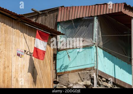 Ventanilla ist ein Stadtteil von Lima, Peru mit vielen Shantytowns auf den kargen Hügeln neben dem Pazifik gebaut Stockfoto