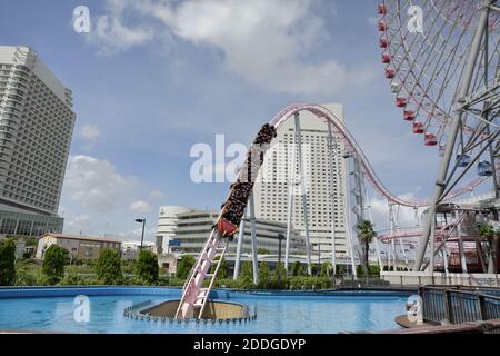 Eine spannende und berühmte Achterbahn in Yokohama, Japan. Stockfoto