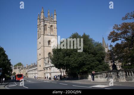 Ansichten des Magdalen College und der Magdalen Bridge in Oxford in Großbritannien, aufgenommen am 15. September 2020 Stockfoto