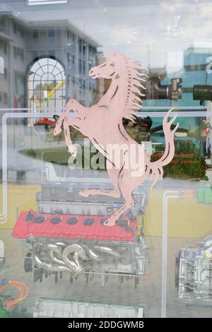 Außenansicht des Ferrari Museums, Maranello, Emilia-Romagna, Italien. Stockfoto