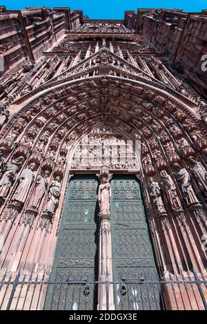 Fassade der Kathedrale Notre Dame von Straßburg, Details der Kathedrale von Straßburg oder Bas Rhin in Frankreich, Elsass Stockfoto
